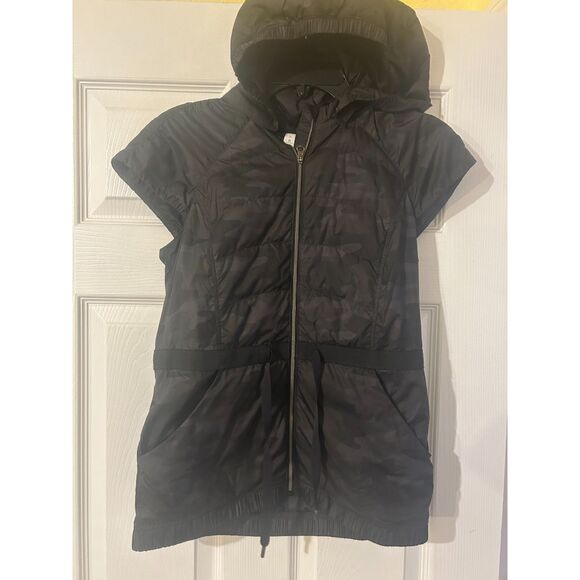 Lululemon Spring Fling Puffy Vest Lotus Camo Black Women's 6 - Picture 3 of 8